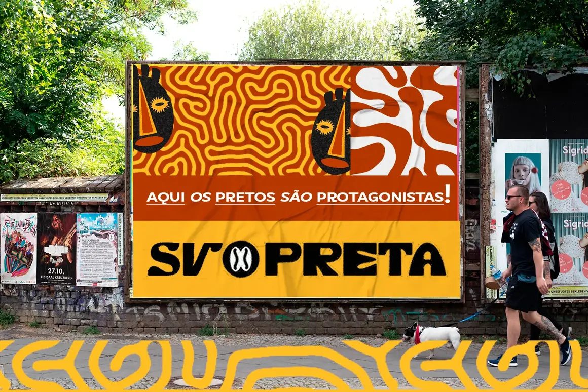 Banner do SV Preta em muro de praça, com a frase Aqui os pretos são protagonistas