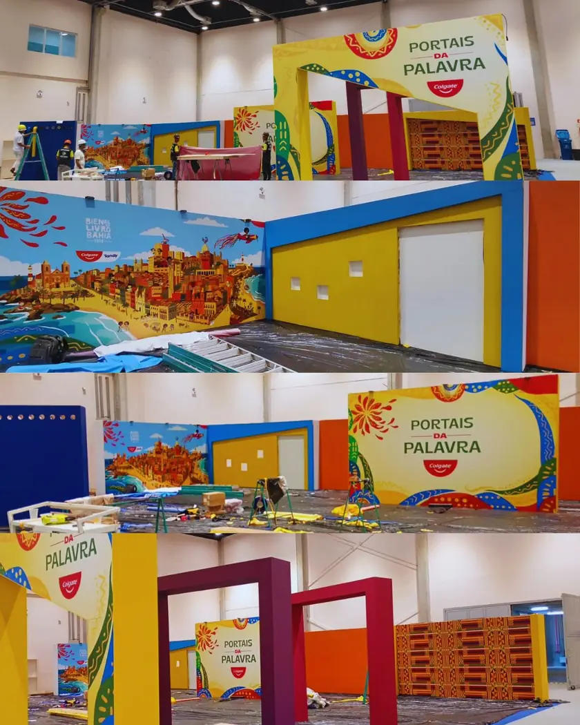 Montagem do espaço no Centro de Convenções, com painel, portais e amarelinha